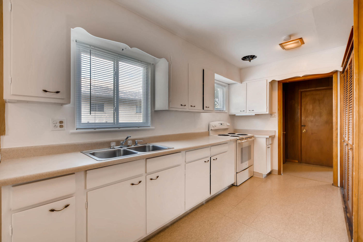 511 S Xavier St Denver CO-large-011-17-Kitchen-1500x1000-72dpi.jpg