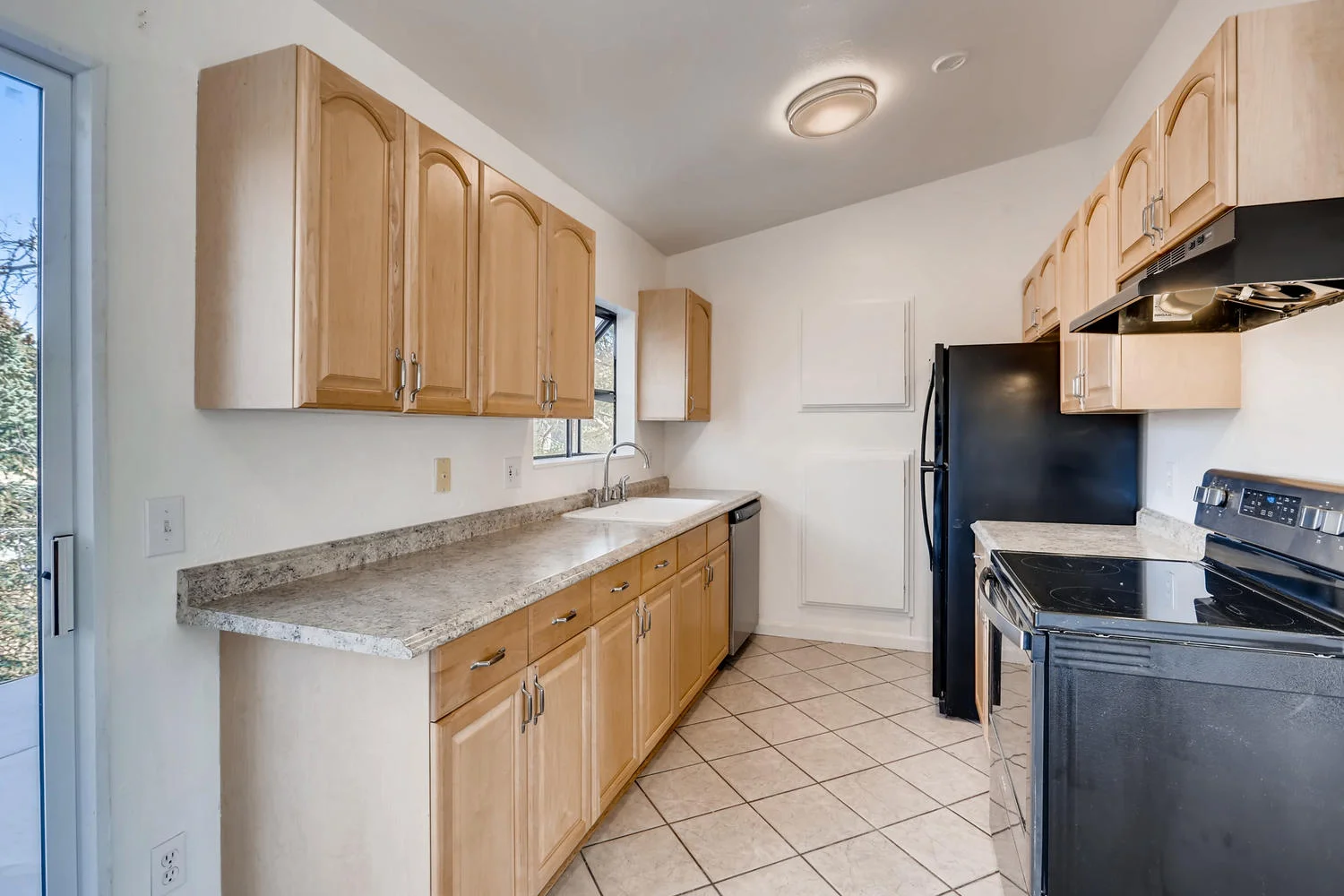 17121 E Mercer Dr Aurora CO-large-011-25-Kitchen-1500x1000-72dpi.jpg