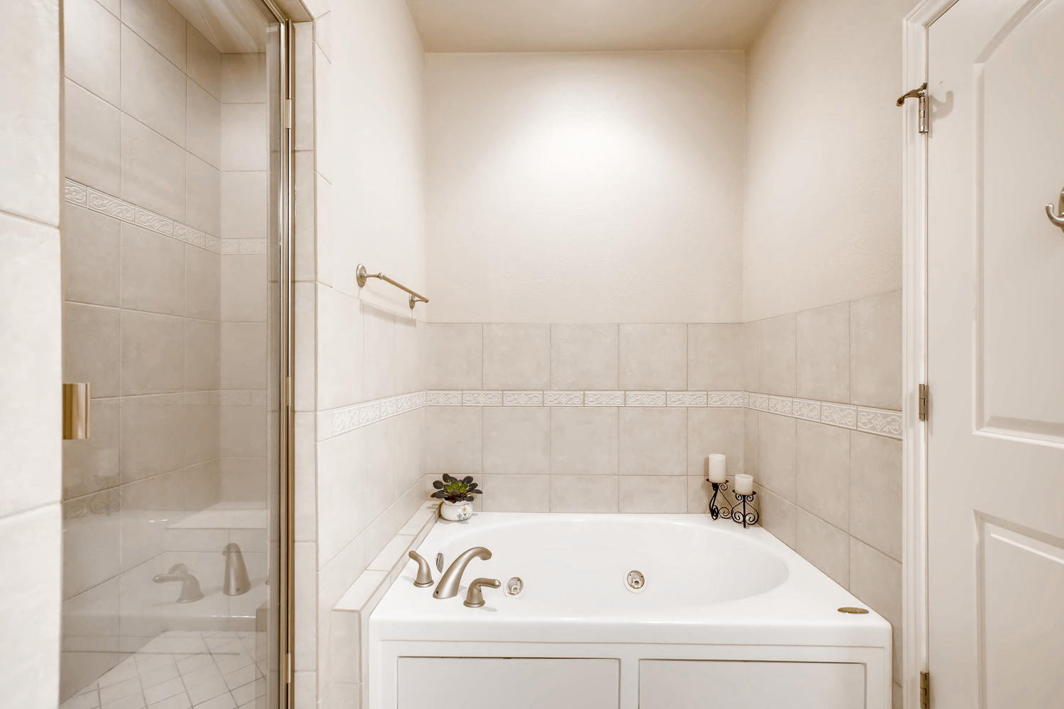 8690 W 49th Cir Arvada CO-large-015-029-Master Bathroom-1500x1000-72dpi.jpg