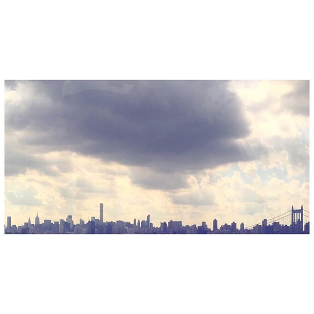 The view from the Amtrak window. Storm cloud city.🌩🌩🌩#NYC .
.
.
#cityskyline #colorpalette #colorinspiration #silhouette #tgif #newyork #summer2016 #nycskyline #architecturephotography #travelphoto