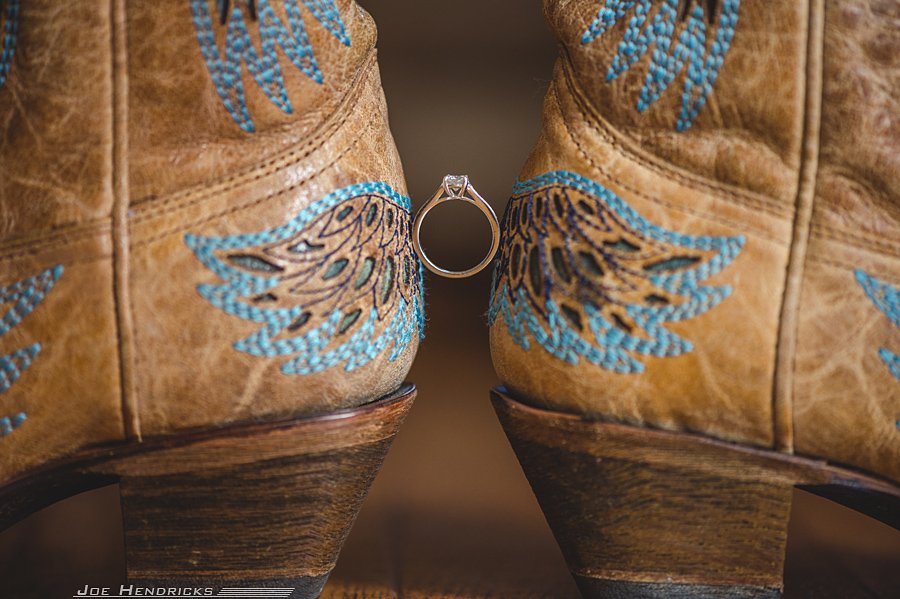 Ring between boots
