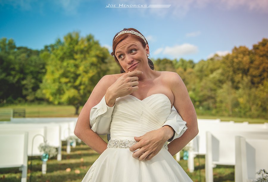 funny pose at wedding