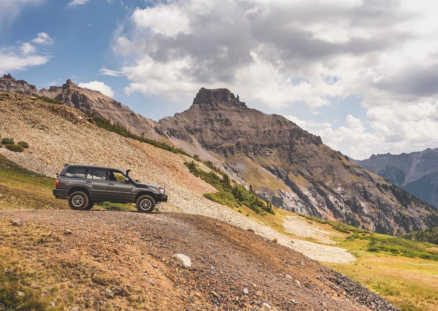 landcruiser-1.jpg (Copy)
