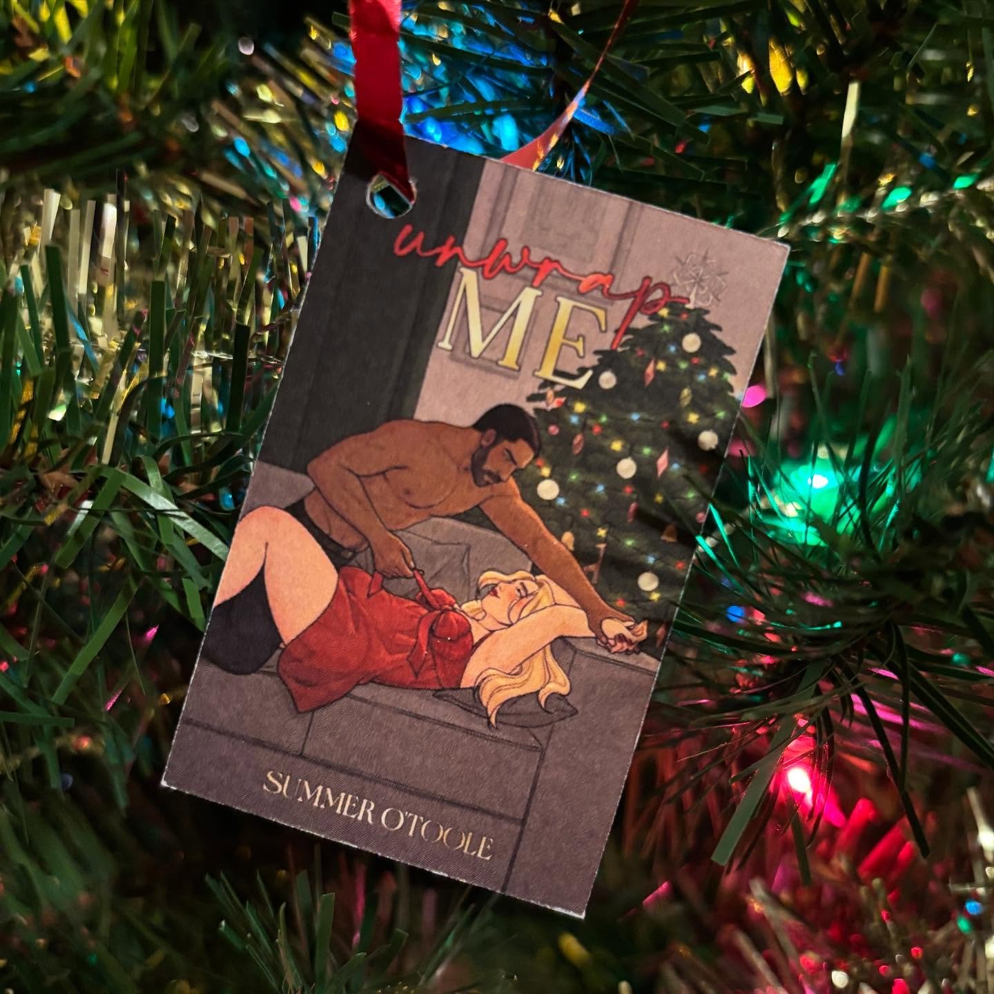 ✨DAY 2 of #25DaysOfHolidayRomance✨

Unwrap Me by @summerotoole 🤩

193 Pages / $3.99 or Kindle Unlimited

SUMMARY: 

Ren
I&rsquo;ve played by the rules my whole life, only to get fired at the peak of my career and find out my boyfriend is married.

W