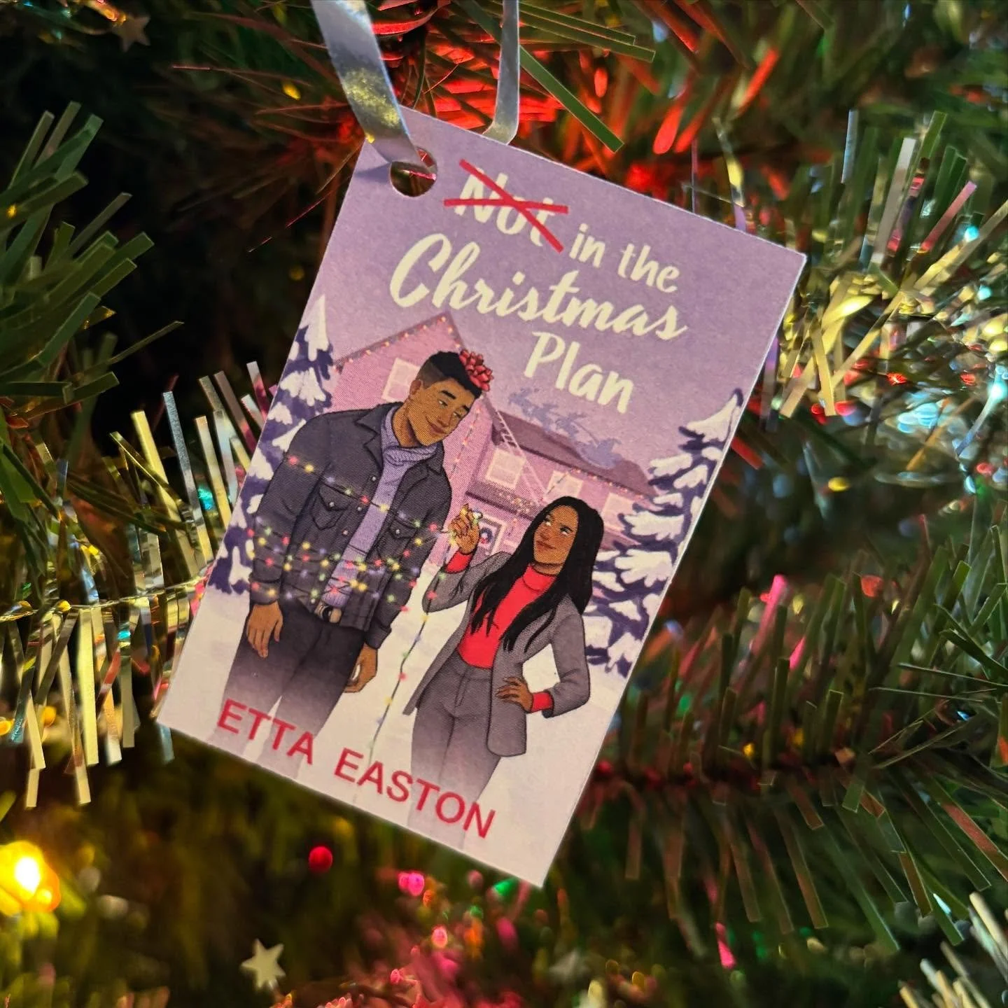 ✨DAY 5 of #25DaysOfHolidayRomance✨

Not in the Christmas Plan by @ettawritesromance 🤩

160 Pages / $4.99 or Kindle Unlimited 

SUMMARY: From the author of The Kiss Countdown comes a charming holiday novella about a Type A lawyer, a rigorous to-do li