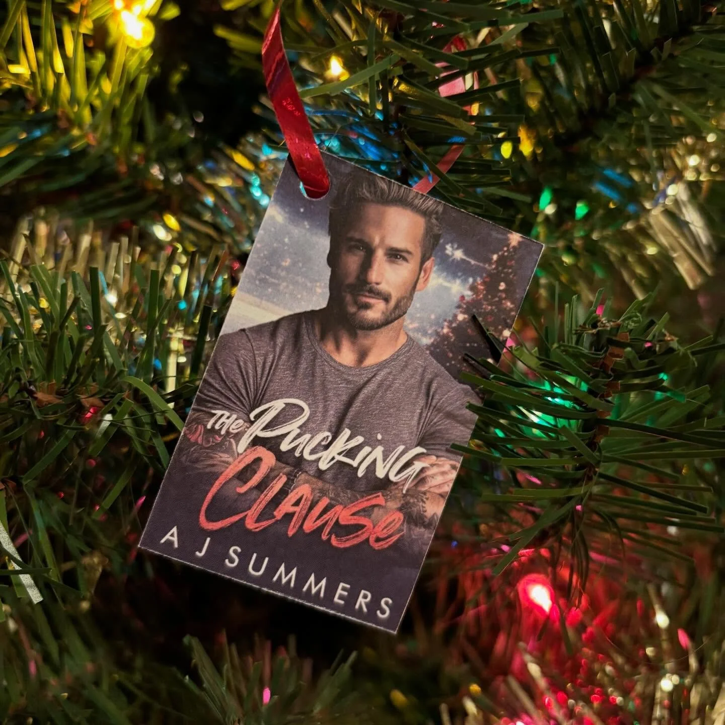 ✨DAY 15 of #25DaysOfHolidayRomance✨

The Pucking Clause by AJ Summers 🤩

157 Pages / $2.99 or Kindle Unlimited

SUMMARY: Getting engaged wasn&rsquo;t on my Santa list. I wanted cocoa, fuzzy socks, maybe eight hours of sleep. Not a fake fianc&eacute;