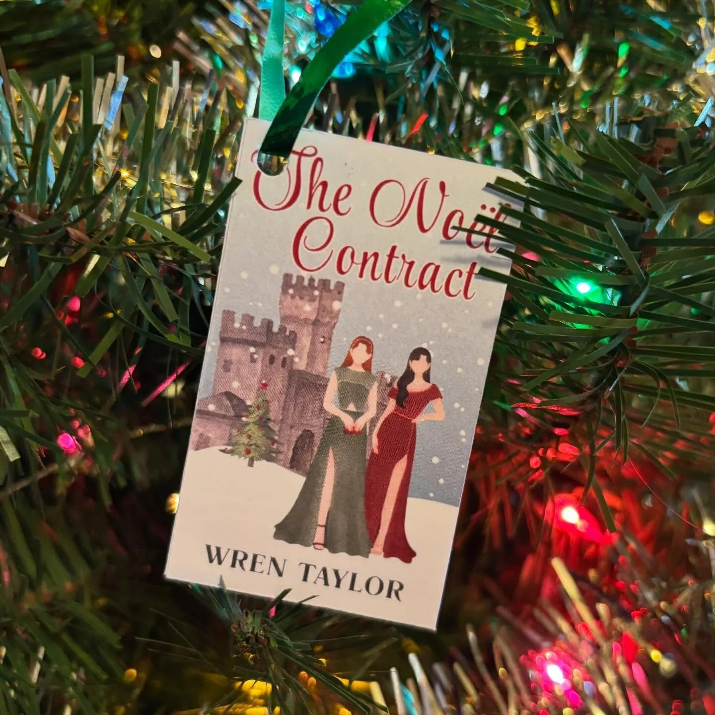✨DAY 18 of #25DaysOfHolidayRomance✨

The Noel Contract by @wrentaylorwrites 🤩

105 Pages / $2.99 or Kindle Unlimited

SUMMARY: When Ellie&rsquo;s mother pressures her not to show up to her brother&rsquo;s Christmas wedding in France without a date, 