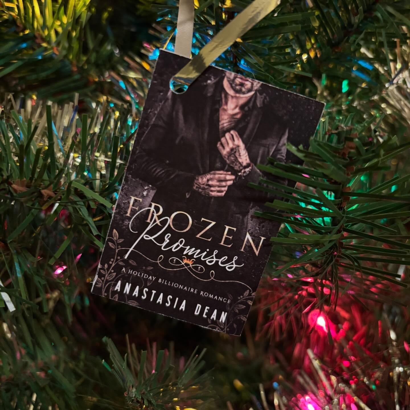 ✨DAY 19 of #25DaysOfHolidayRomance✨

Frozen Promises by @authoranastasiadean 🤩

104 Pages / $2.99 or Kindle Unlimited

SUMMARY: The holidays are a time for friendship, celebration, and love. Or, in Catalina Ayala&rsquo;s case, a time for frozen, emp