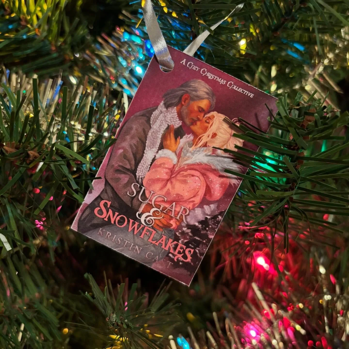 ✨DAY 20 of #25DaysOfHolidayRomance✨

Sugar &amp; Snowflakes by @kcastauthor 🤩

85 Pages / $0.99 or Kindle Unlimited

SUMMARY: Emme Lark has sworn off the Festival of Lights and all the fated mate nonsense that comes with it. After one humiliating So