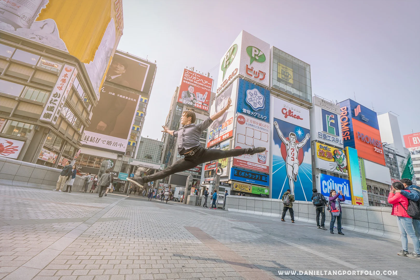 Dotonbori Dancer-1 (web).jpg