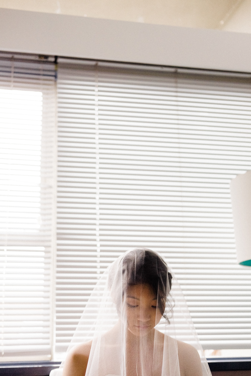 bride getting ready at aracely cafe