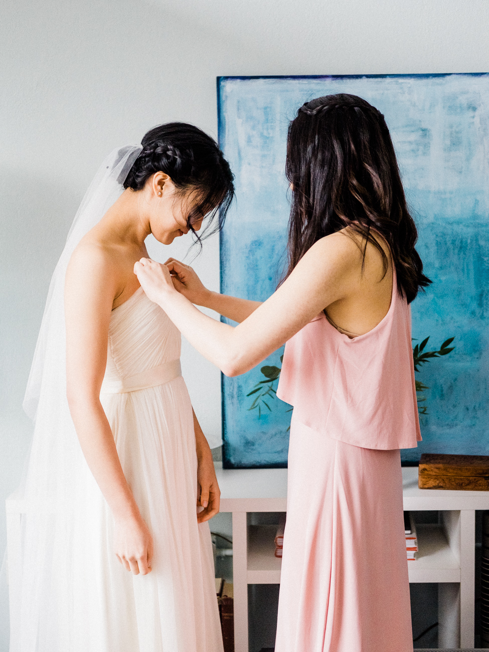 bride getting ready at aracely cafe