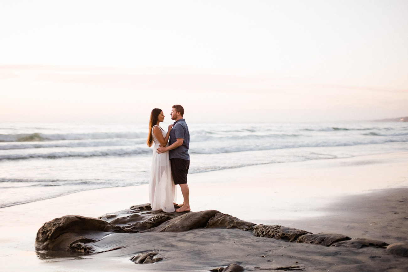 couple la jolla engagement shores scripps pier.jpg