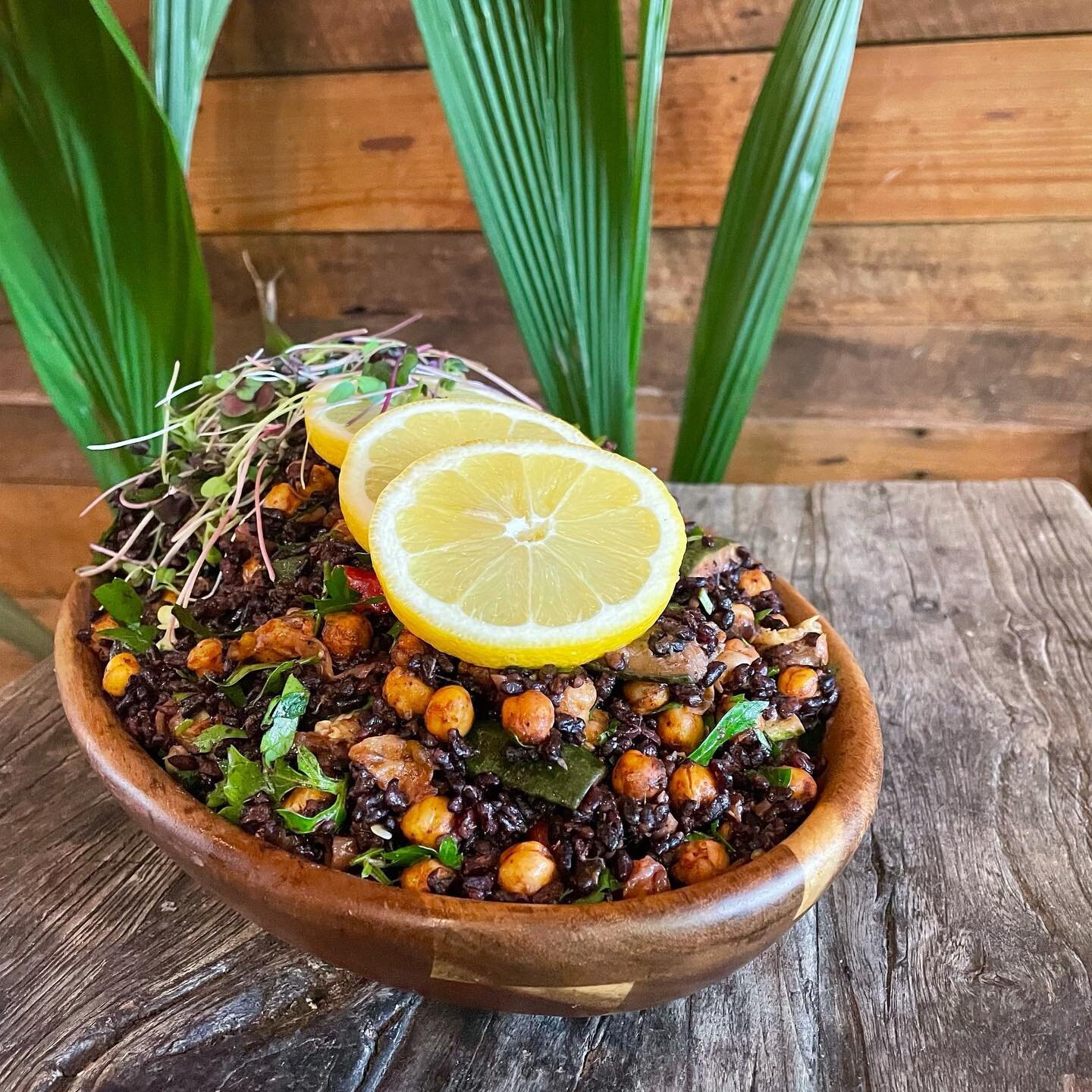 Today&rsquo;s lunchtime goodness&hellip; black rice, harissa chickpea, spiced veg, caramelised onion, house made hummus. Our nourishing daily salads are always vegan and gluten friendly ✅