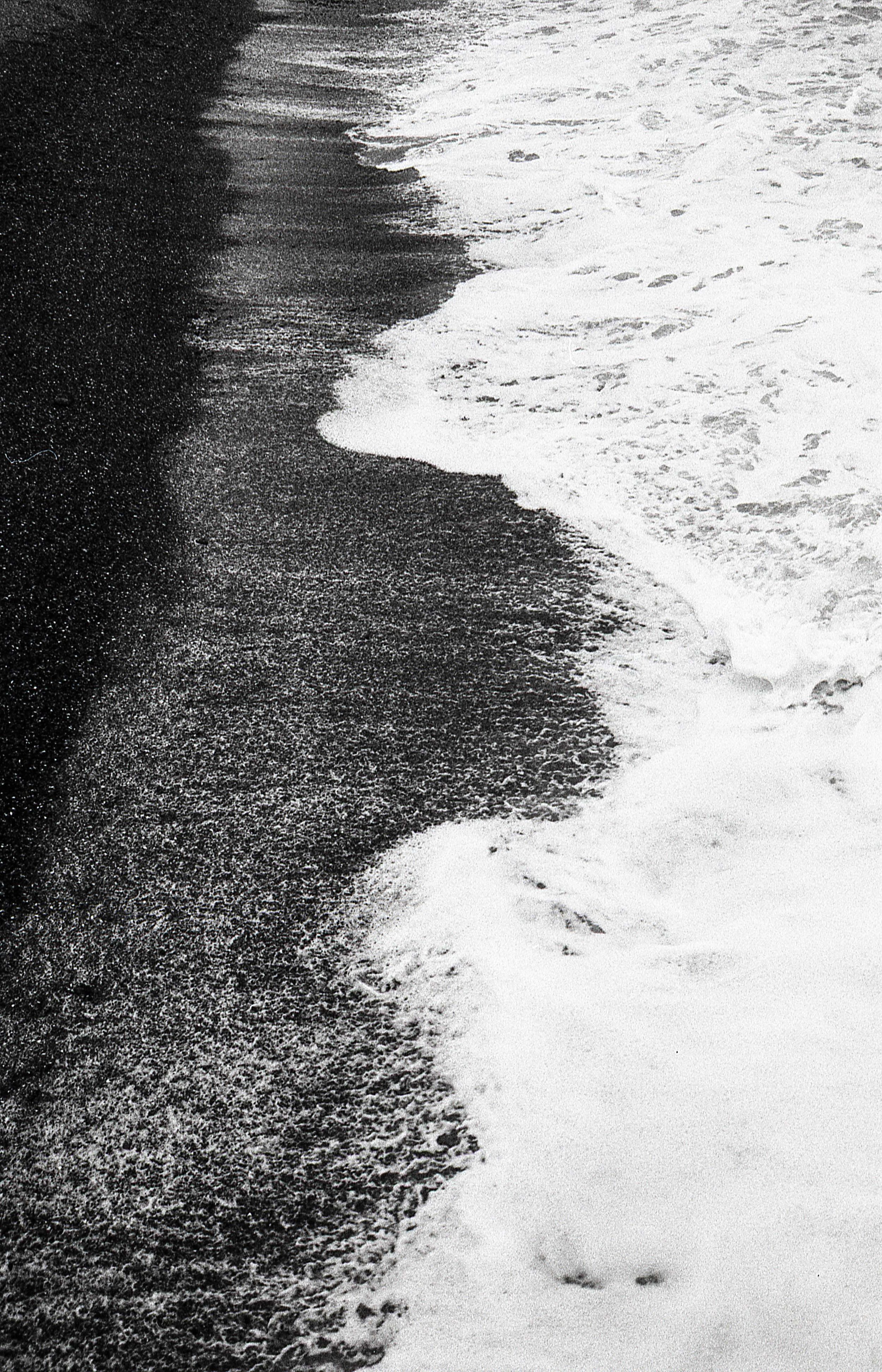 love the contrast between the 'black' beach and 'white' waves - in reality both were a mucky brown colour but that's the joy of black and white photography innit - Fomapan 200