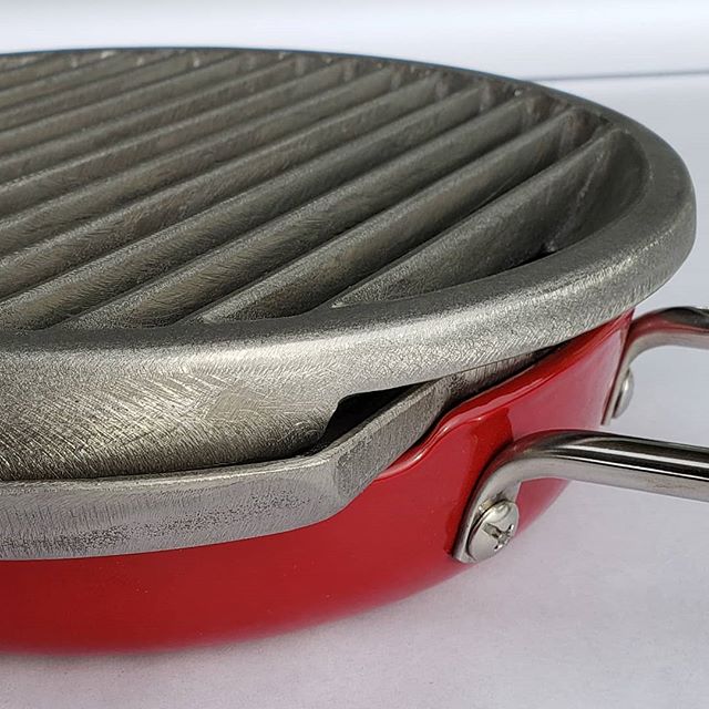 Red Enameled Cast Iron is Here 
Epicurus special - any heat #wine #bravotopchef #foodnetwork #nycfood #food #epicurious #healthyfood #fitness #castironcooking #design @kevindavid #entrepreneur