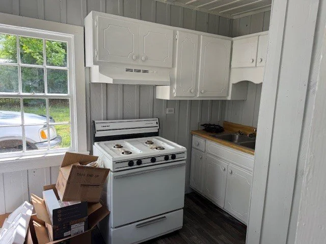 351 kitchen.jpg