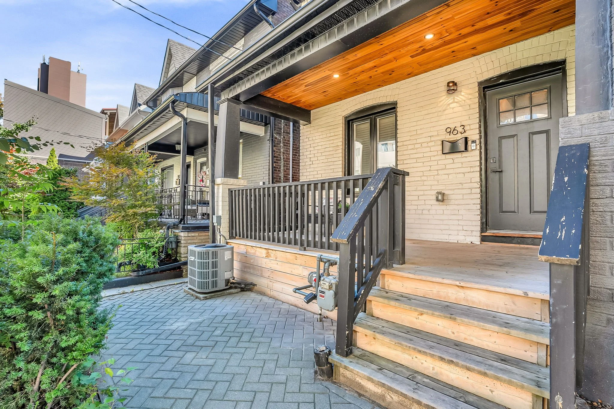4-web-or-mls-3_porch-1.jpg
