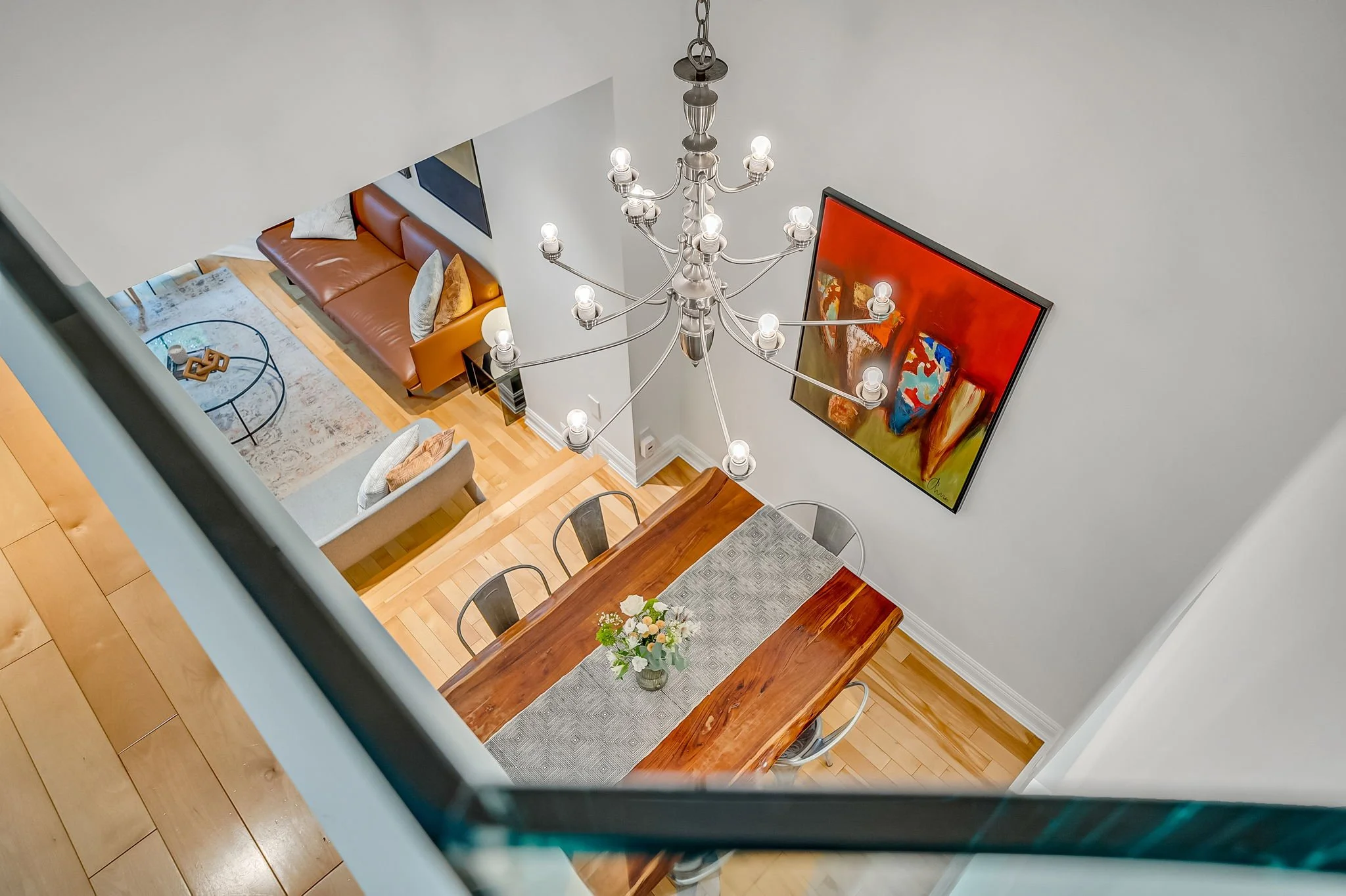 23-web-or-mls-23_2nd floor hallway-3.jpg