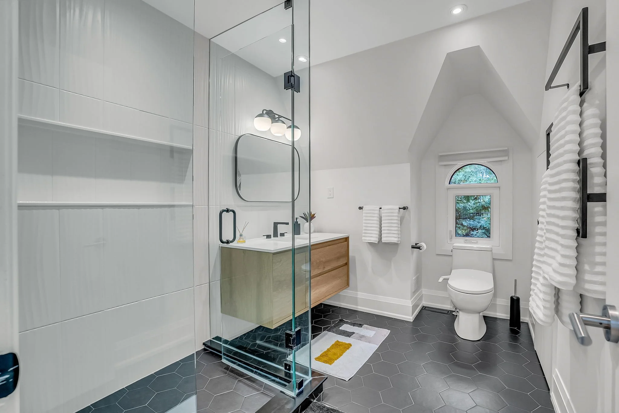 39-web-or-mls-39_primary ensuite-1.jpg