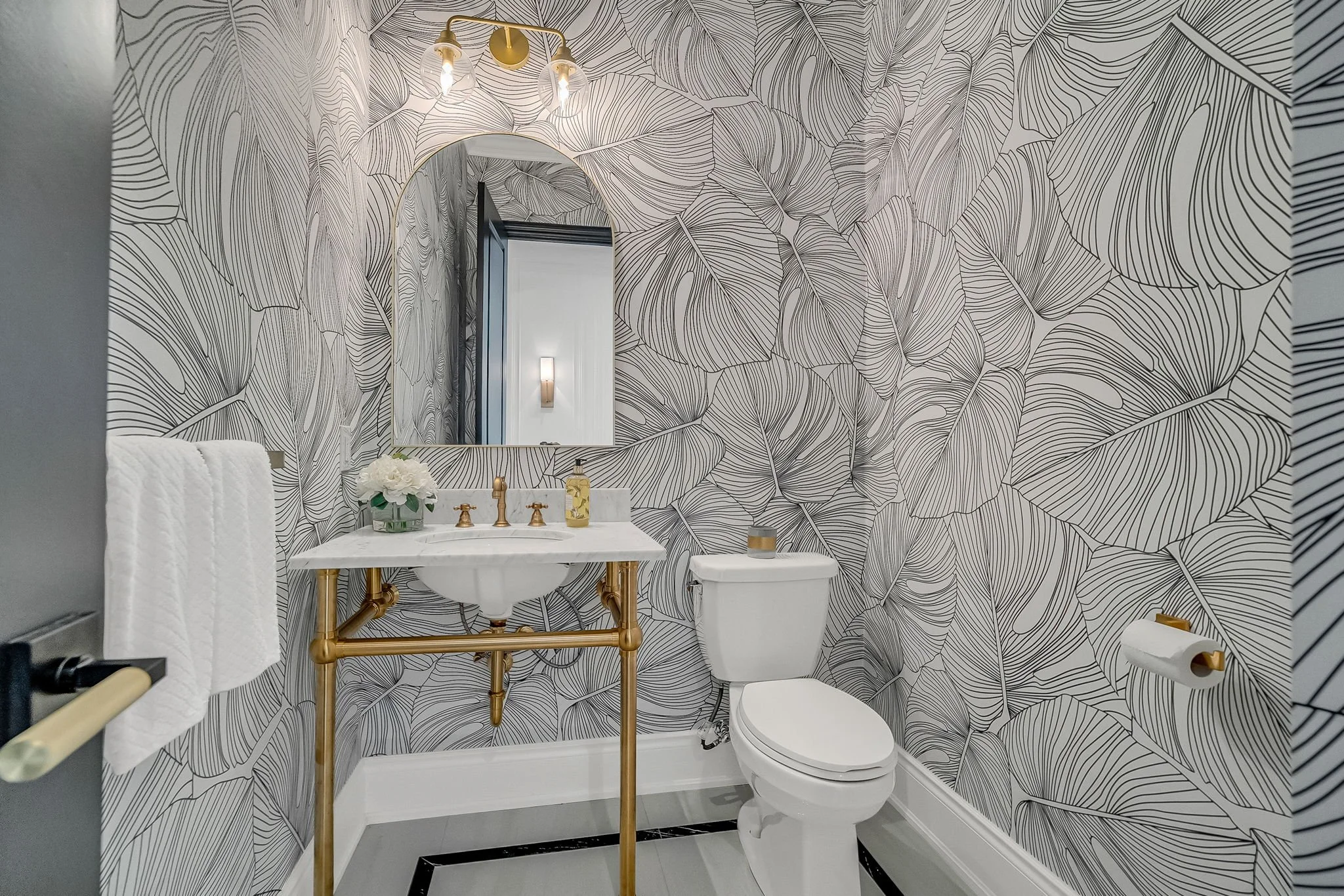 12-web-or-mls-11_powder room-1.jpg