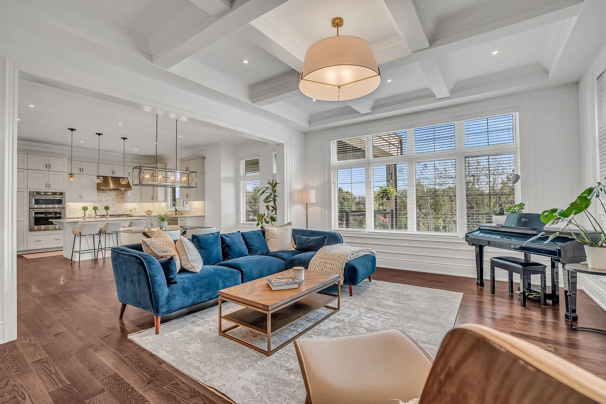 20-web-or-mls-19_living room-3.jpg