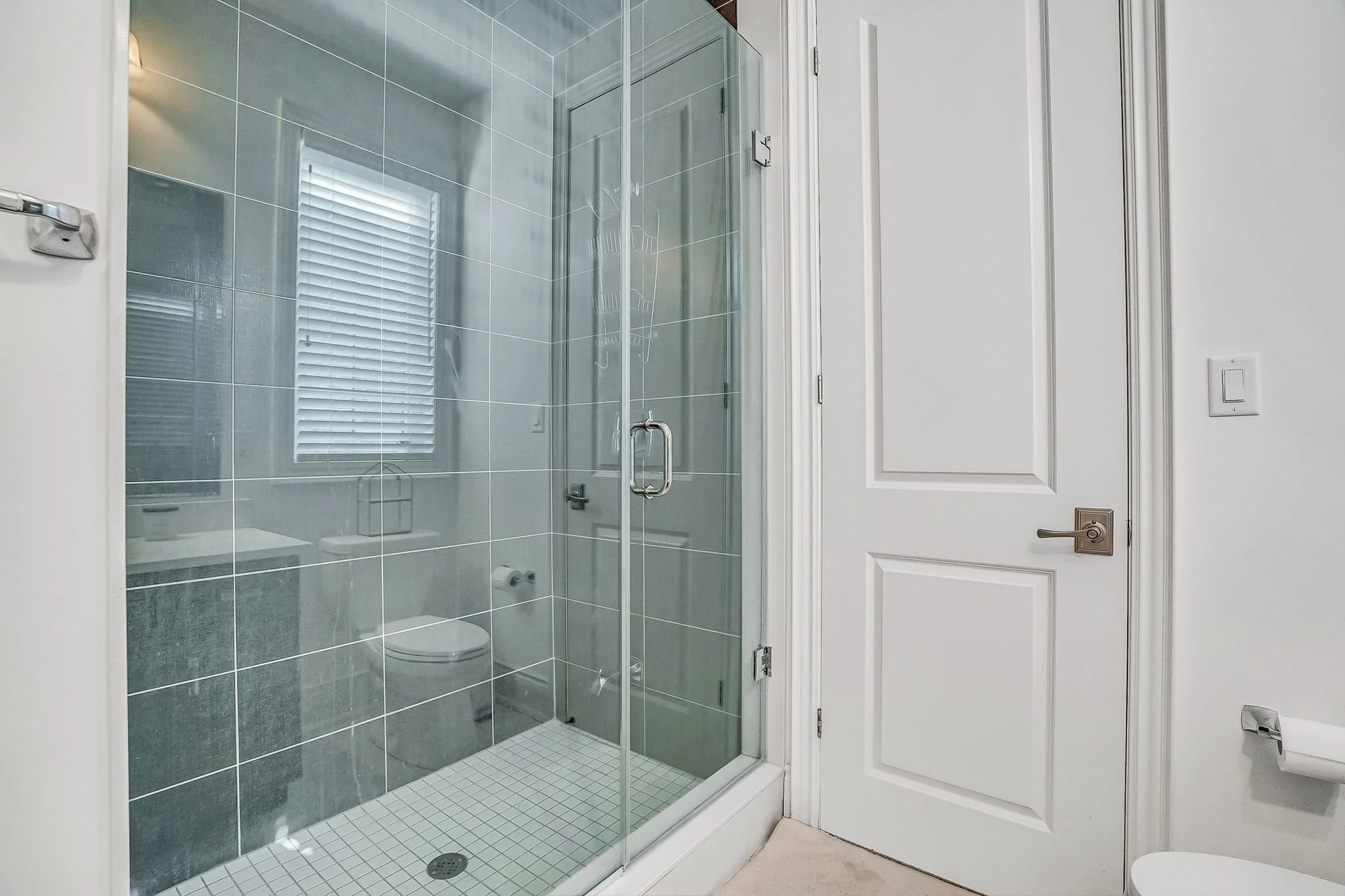 61-web-or-mls-60_shared washroom-2.jpg