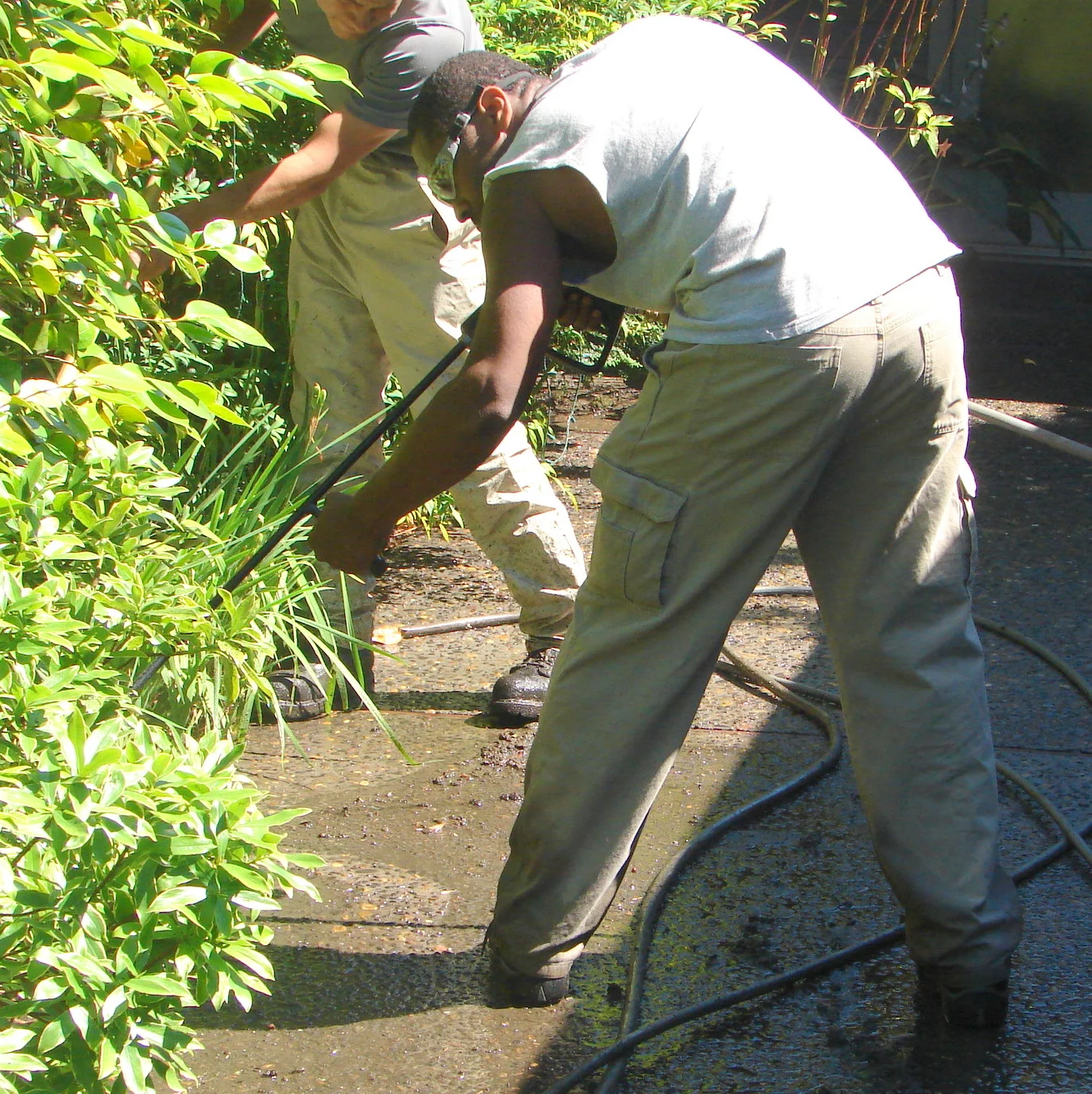 pressure washing concrete.jpg