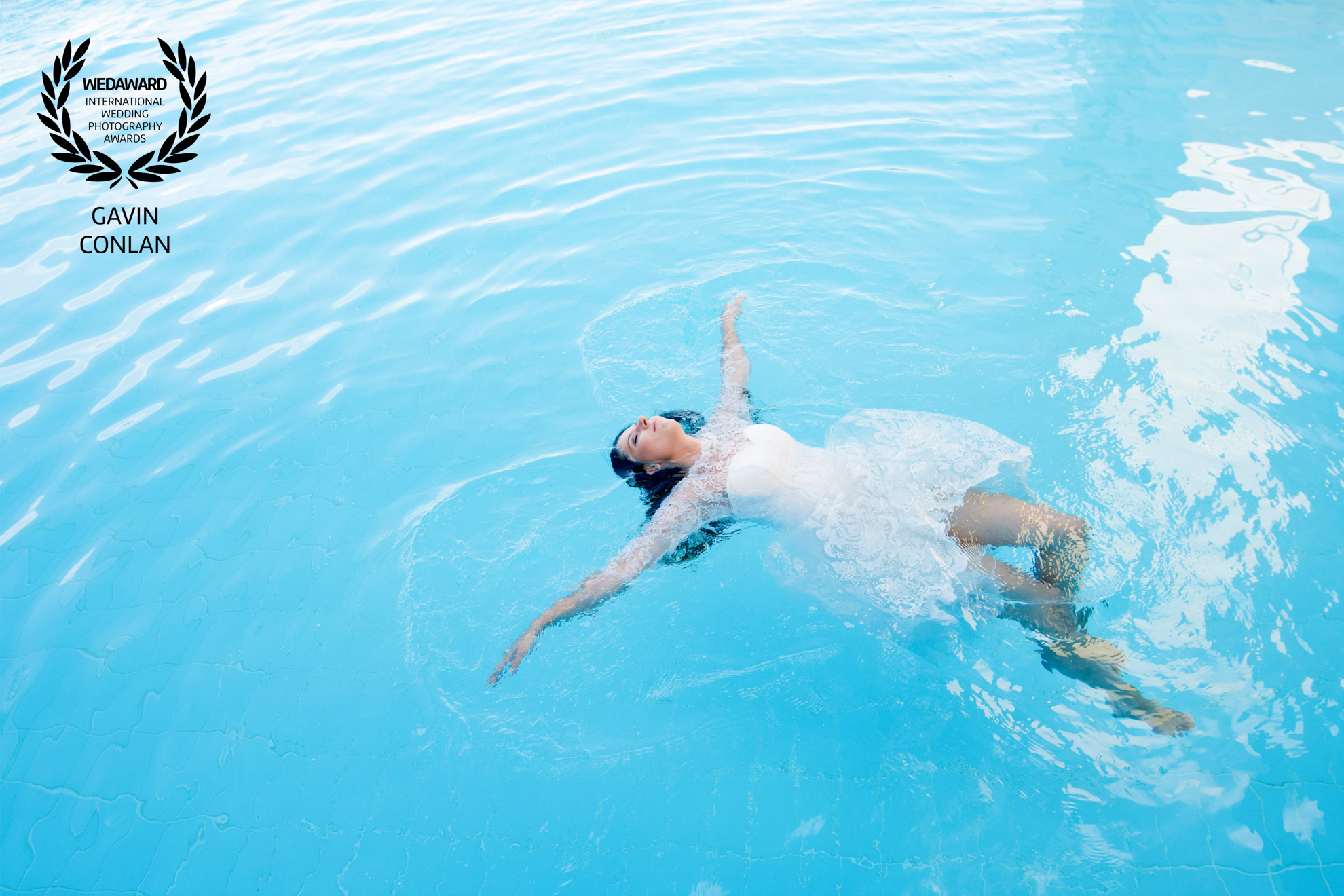 destination-wedding-portrait-blu-palace-luxury-resort-crete-greece-gavin-conlan-photography-wedaward