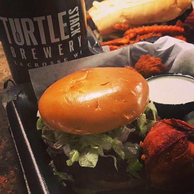 @billyslacrosse is keeping our brewer and resident archaeologist well fed tonight 🤤🌶🍔eatlocal #drinklocal #lacrossewisconsin #buzzardbillys #armadilloeggs #theseburgersarecrazy  #supportsmallbusiness