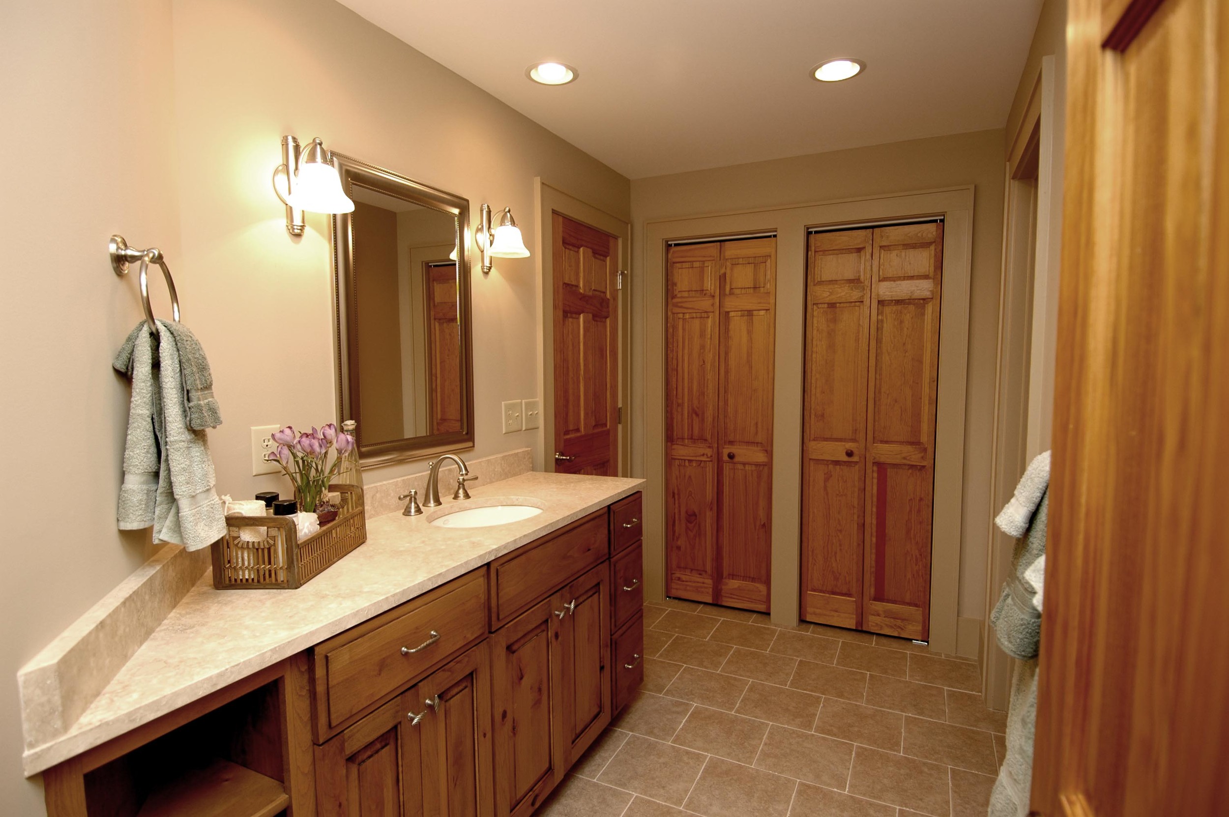 Model_01_Shiloh_GuestMasterBath.JPG