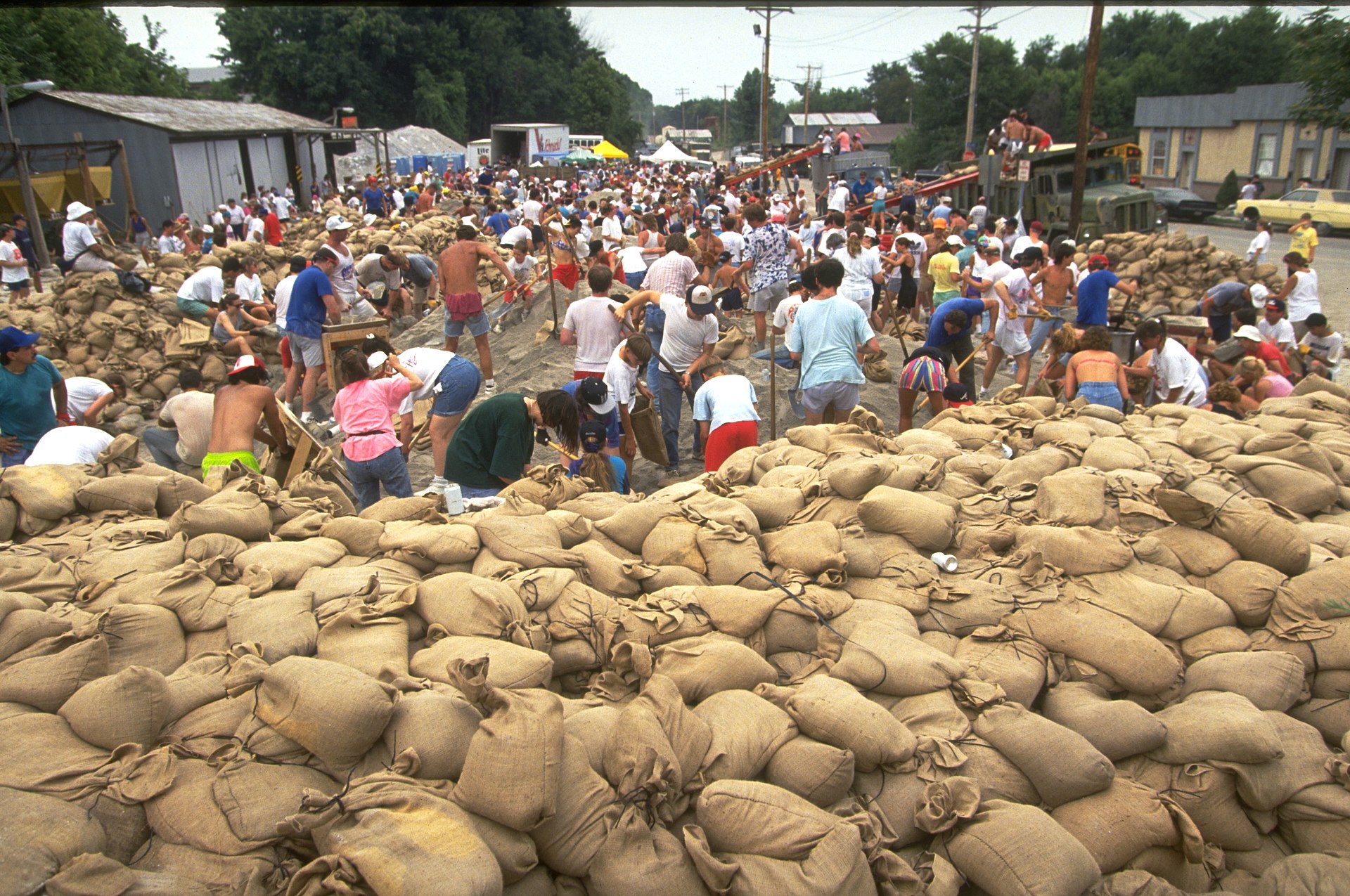 1993floodsandbags_FEMA.jpg