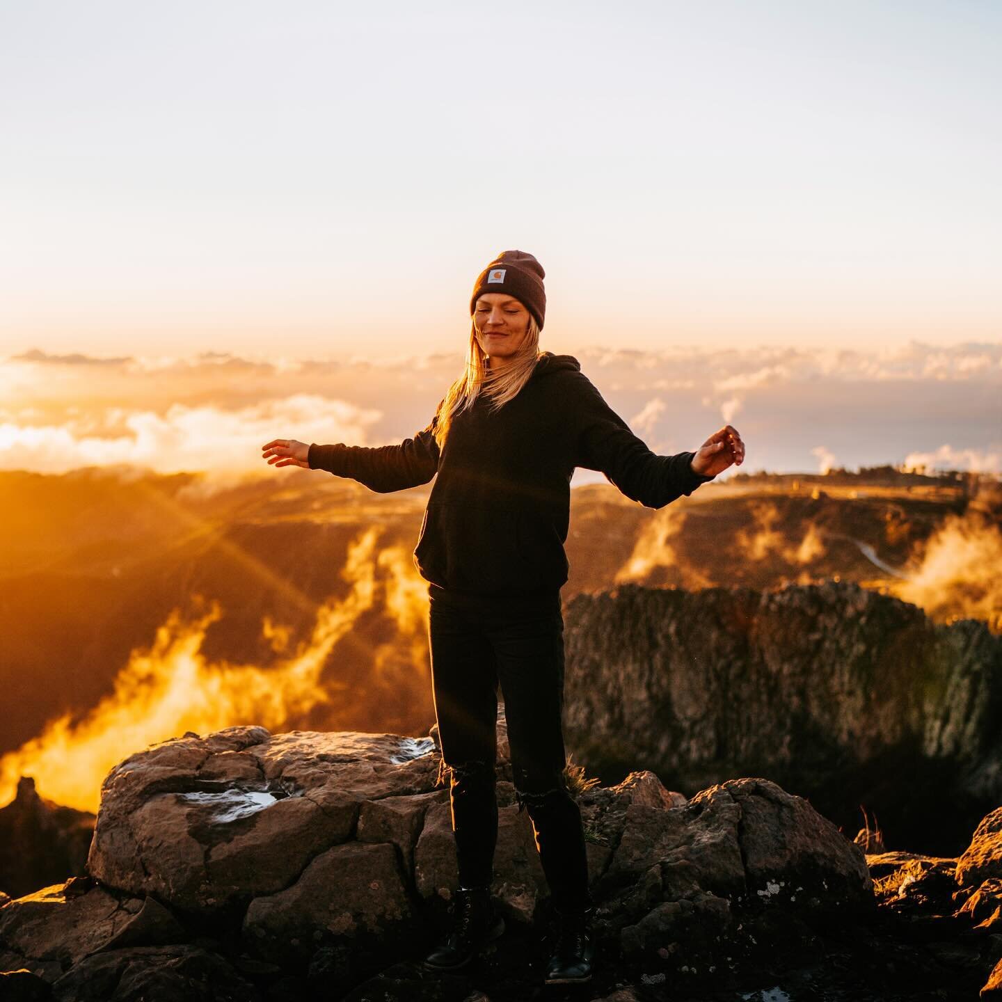 That one time I lived in the most beautiful places I have ever been 😍 Who needs Hawaii when you have Madeira, Portugal?! ☀️
.
People from the states need to plan their next trip here. It&rsquo;s incredibly gorgeous, the people are kind, the hikes ar