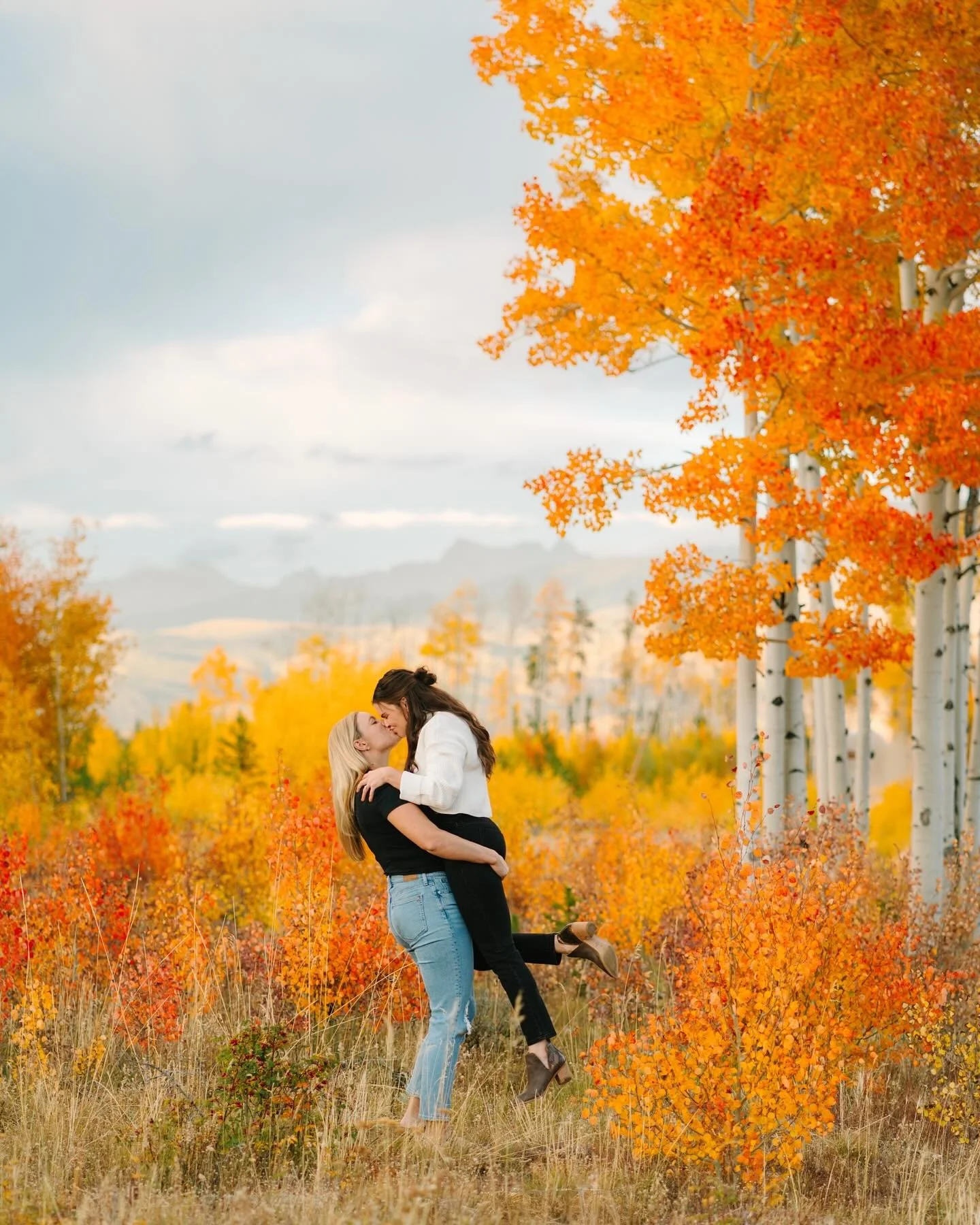 &ldquo;So I found this random dirt road and it&rsquo;s every shade of yellow and orange and red want to go for your engagement session?&rdquo; Yes!!! Love when couples trust my vision ☺️

Rachel &amp; Britt showed up to meet me in Winter Park and as 