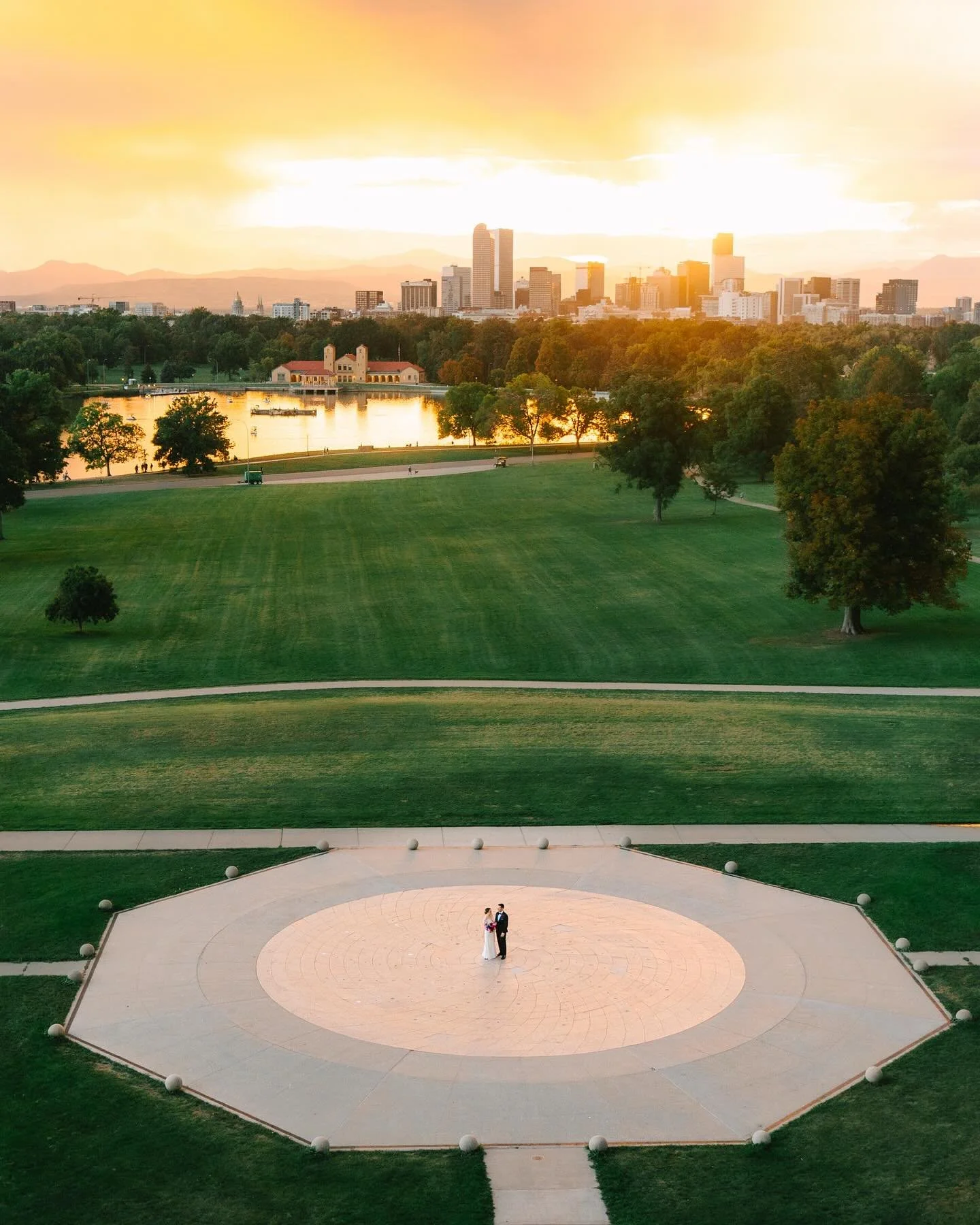 Give me alllll the colorful weddings with bubbles and moon ceremony backdrops and electronic music and the most beautiful view of Denver I ever did see 🤗 

As soon as I met Stephen &amp; Kristen for their engagement session I knew they were my peopl