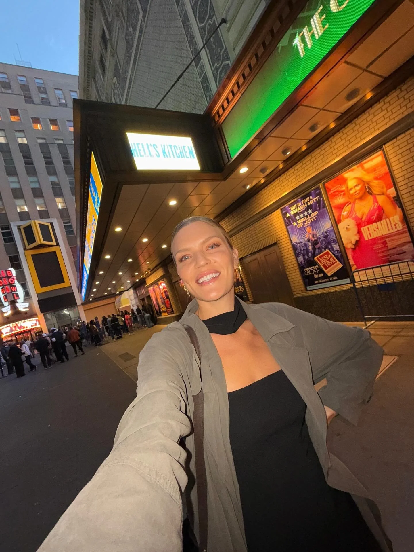 My first time in New York City and I am in love. 

Top highlights ⭐️ 

Ate the best pancake of my existence.
Saw a Broadway show, it was pure magic.
Seeing the skyline for the first time from Brooklyn.
Walking 30,000 steps like it was normal.
Meeting