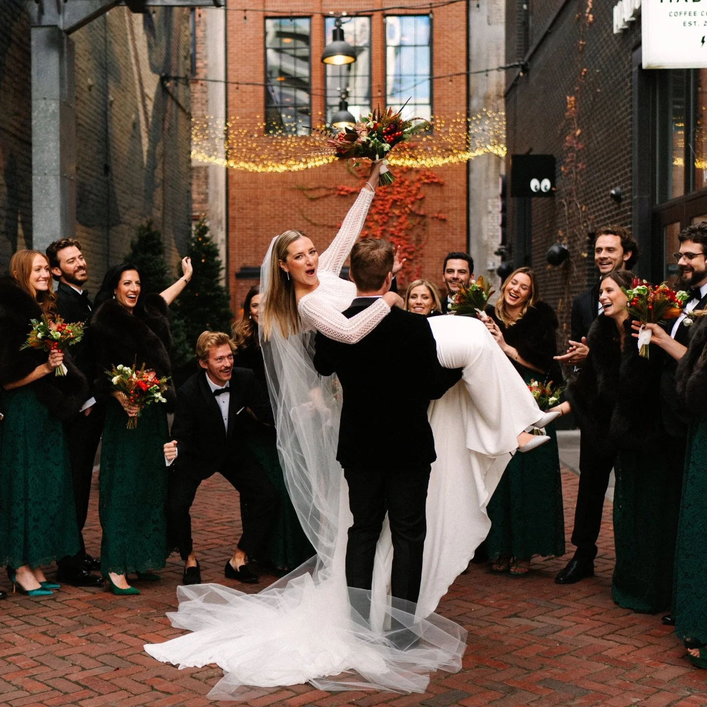 The best part about showing bits of your life on social media are the couples you attract 😎

Give me all the life loving, wild and freeeee &hearts;️

A few years back in Detroit with some of my favorites 😘