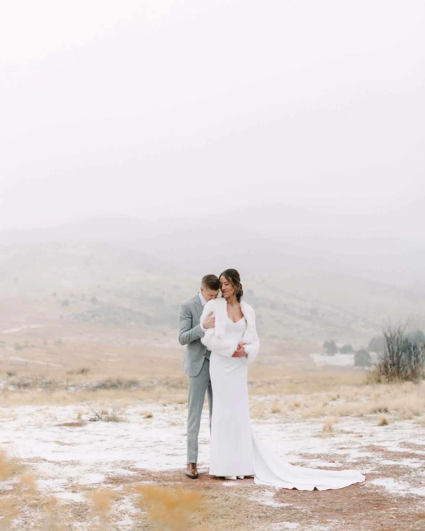 Winter weddings in Colorado will always be a favorite + @themanorhouseco 

Photos by associate Nora