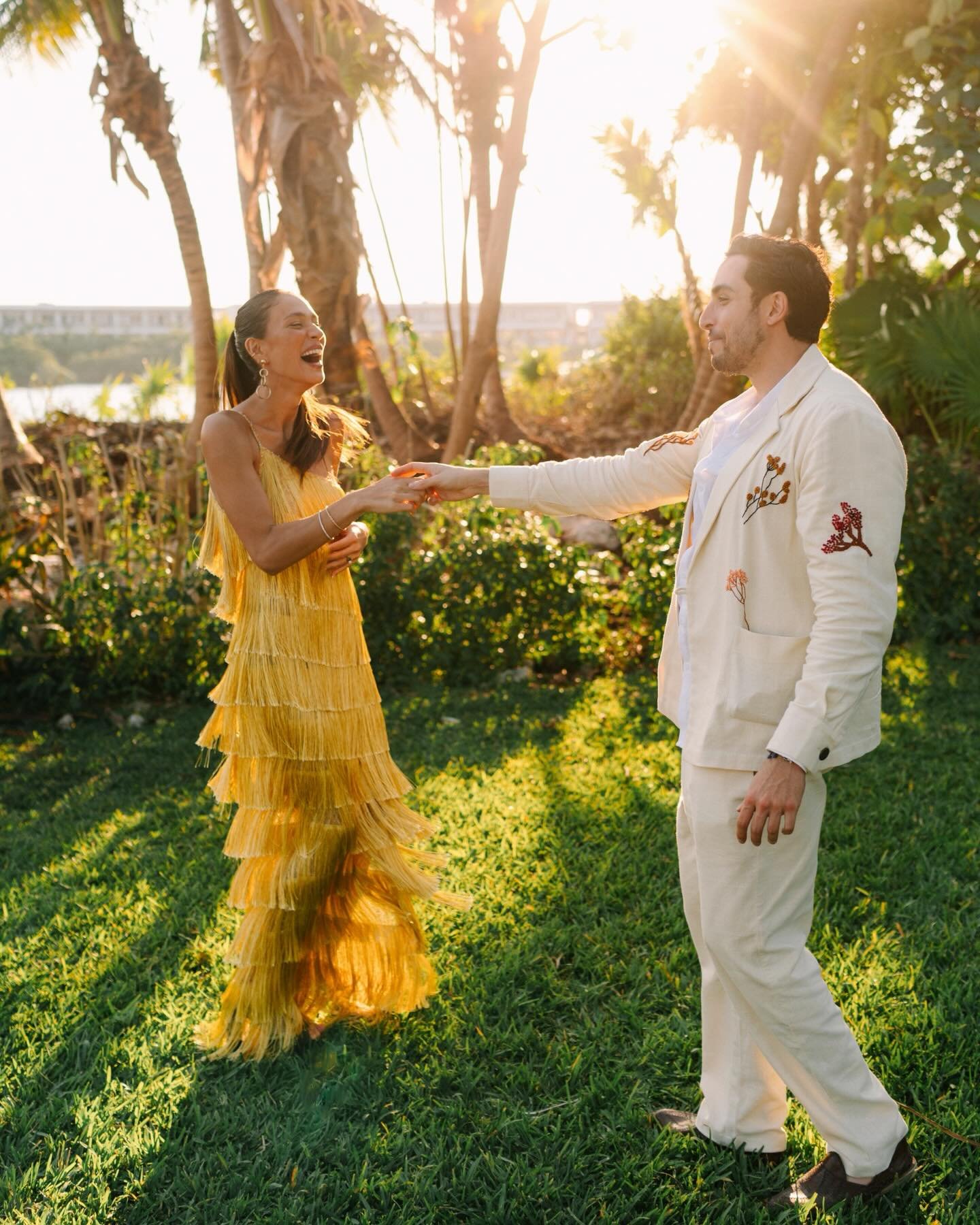 Shabbat, but make it a Tulum wedding weekend 🌴

These wildly in love cuties kicked off their wedding weekend with a tropical ketubah signing, a golden sunset Shabbat dinner and all the good vibes 💃🏼

Malaya &amp; Ryan are pure magic, overflowing w