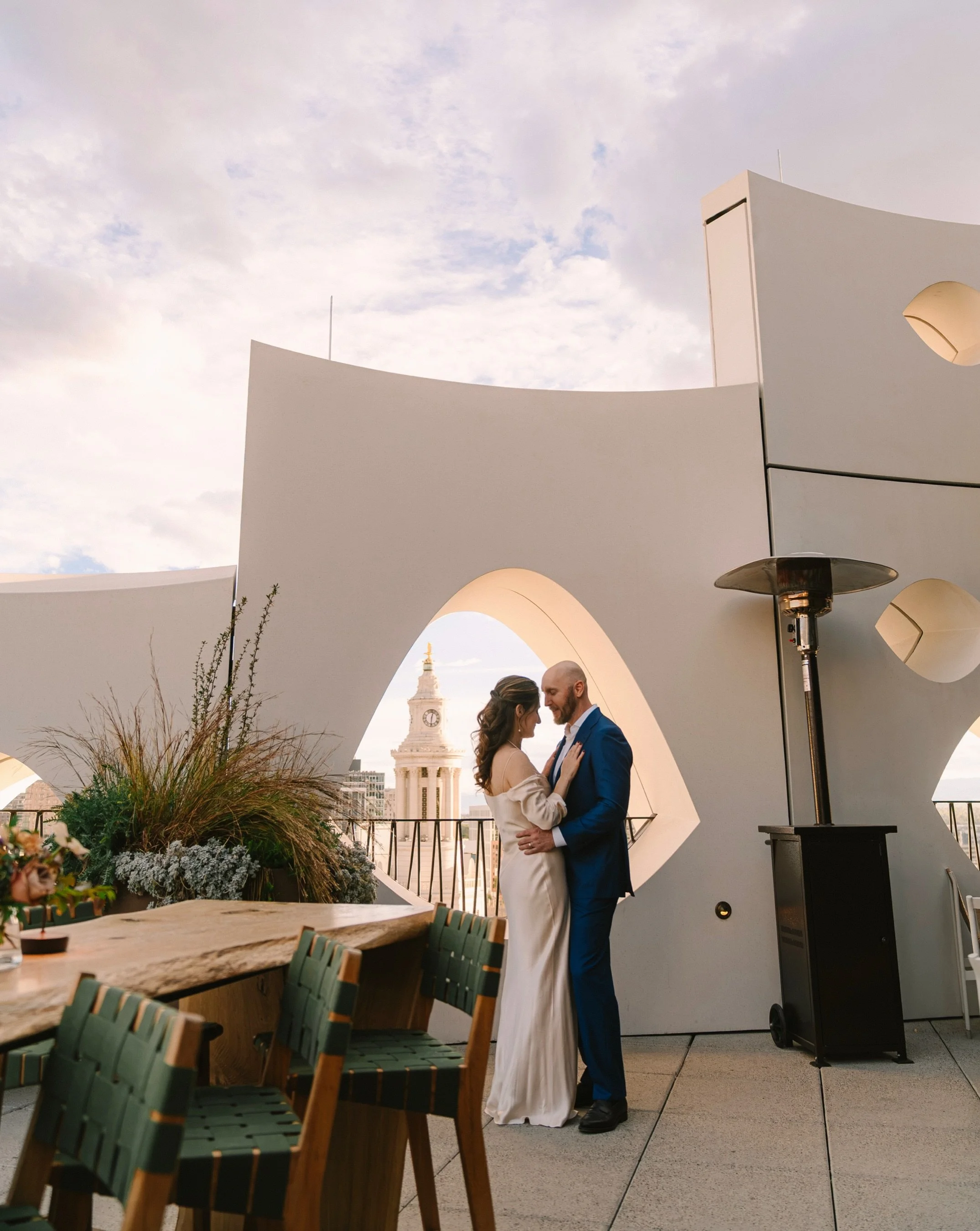 I finally got to see what this beautiful aspen tree structure in the middle of Denver was all about @populushotel_denver 😍

Melanie &amp; Brandon celebrated their marriage at @stellarjay_denver located at the very top of @populushotel_denver it was 
