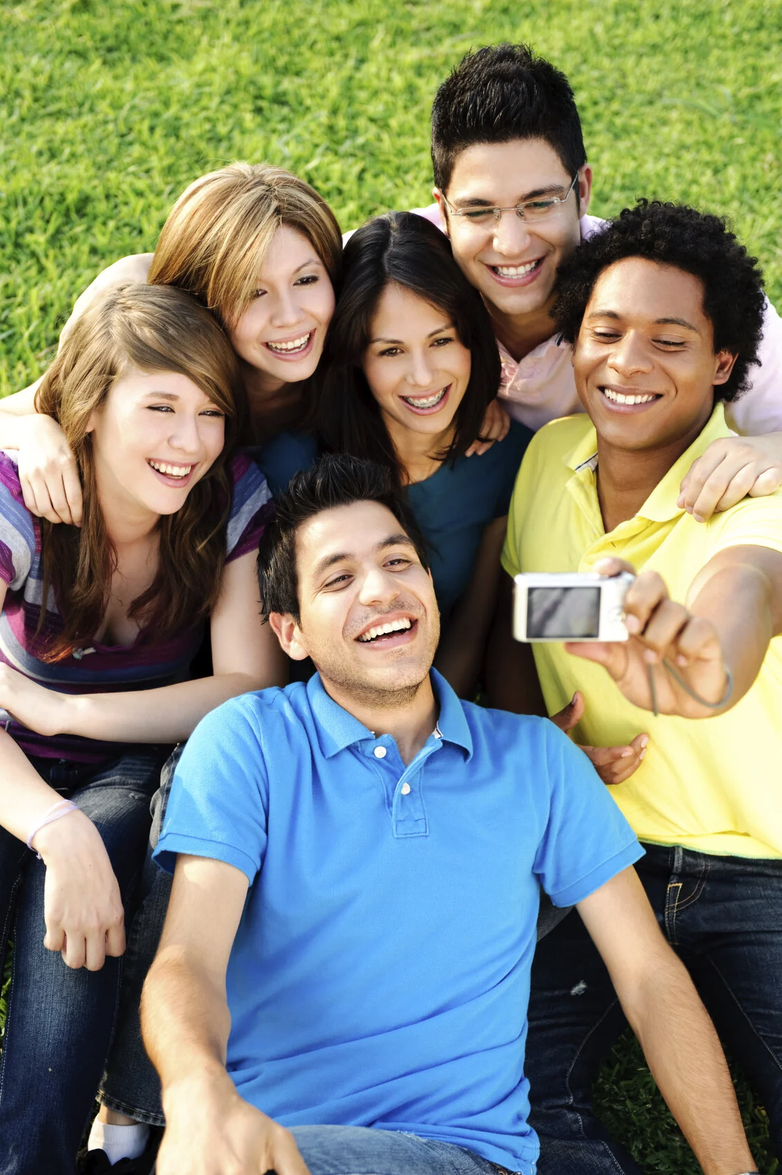 7_TeensTakingSelfie.jpg