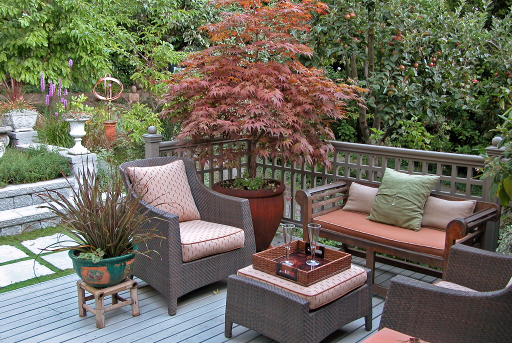 Deck Lounge Area