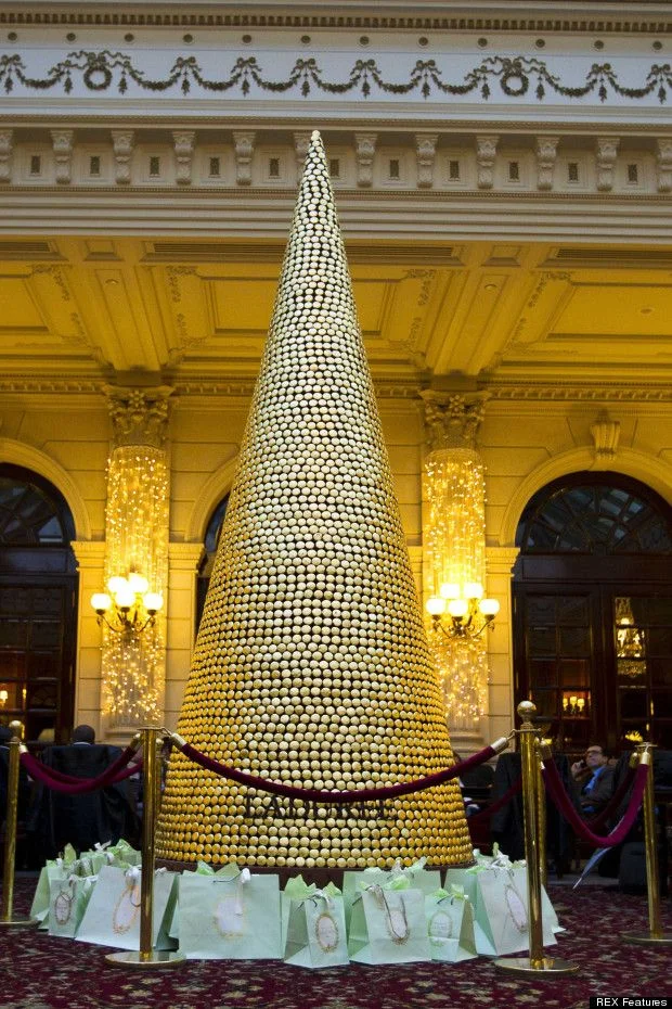 Paris. A "tree" of macarons!