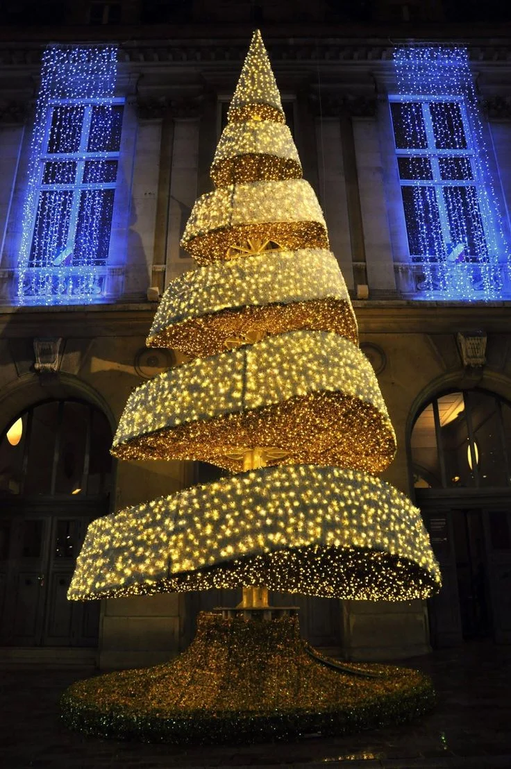 Parisian Christmas topiary