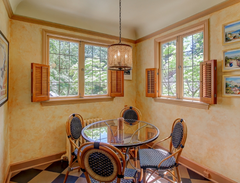 Kitchen Eating Area