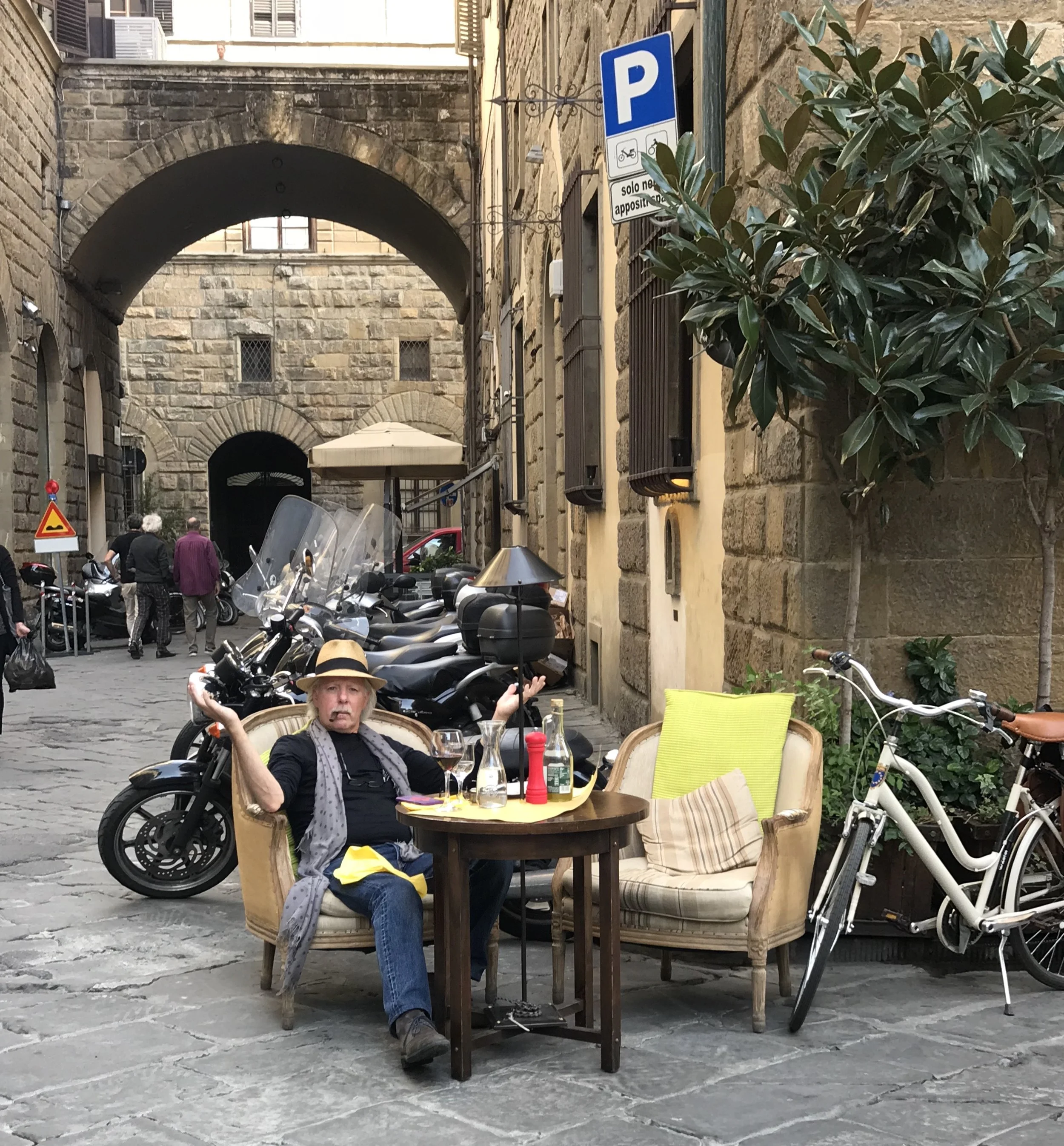 Bob waiting for me to return from Palazzo Vecchio with good news.