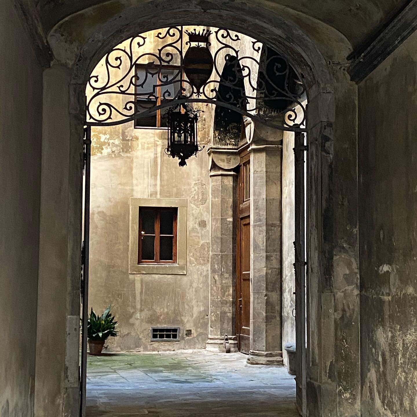 Another in my series of &ldquo;catching a glimpse of amazing courtyard beauty &ldquo;. No filter needed, just this exquisite old stone&rsquo;s patina is perfetto.