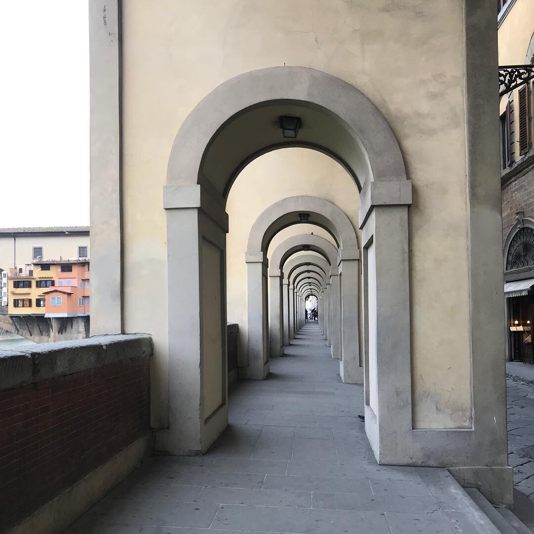 Under the Vasari corridor. It&rsquo;s so amazing to find it empty!