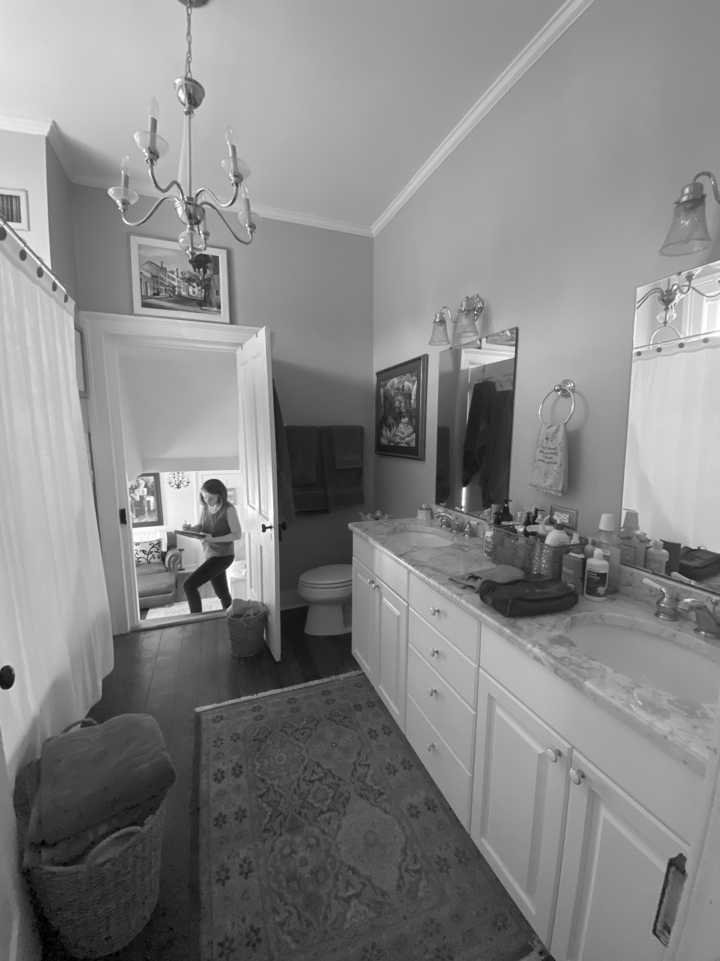 ee main bath before.JPG