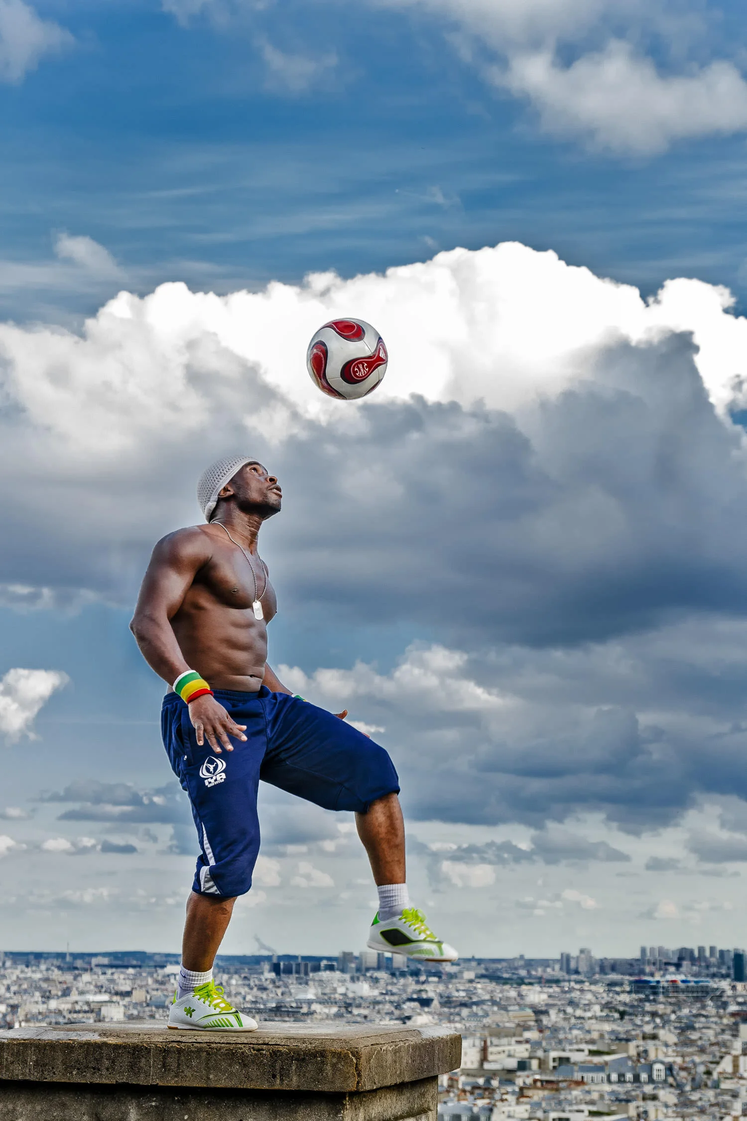 Street Photo in Luxembourg | Catalin Burlacu Photography | Ball Tricks